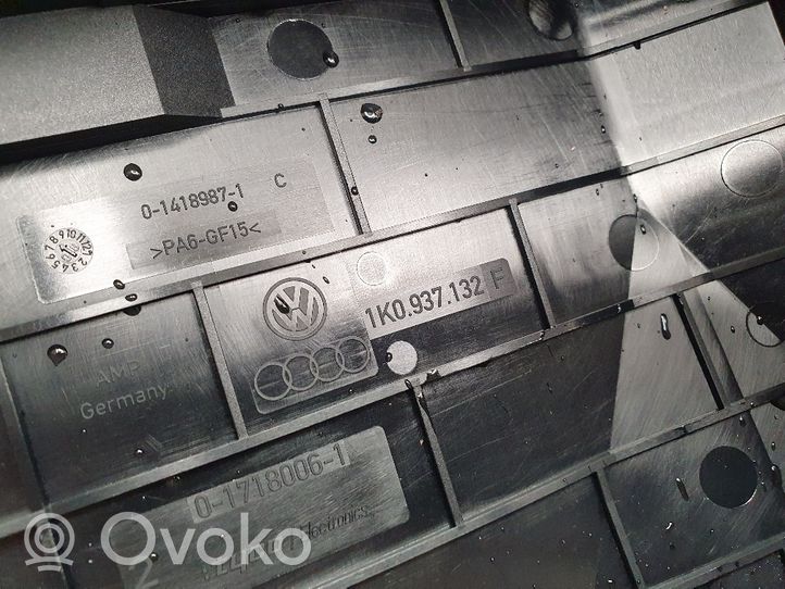 Volkswagen Eos Couvercle de boîte à fusibles 1K0937132F