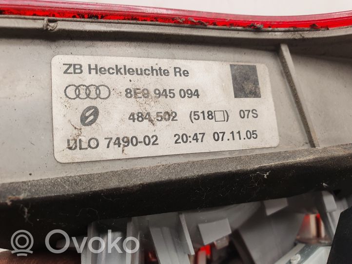 Audi A4 S4 B7 8E 8H Aizmugurējais lukturis pārsegā 8E0945094