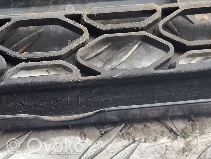 Toyota RAV 4 (XA20) Griglia superiore del radiatore paraurti anteriore 0842342130