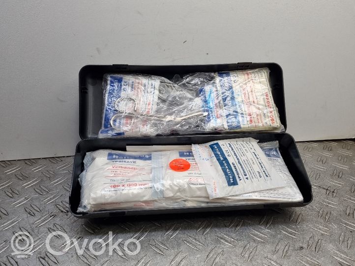 BMW 5 E39 Kit di pronto soccorso 8176553