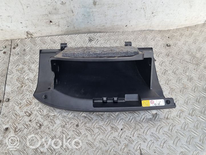 Mitsubishi Outlander Daiktadėžės (bordačioko) komplektas 8006A022