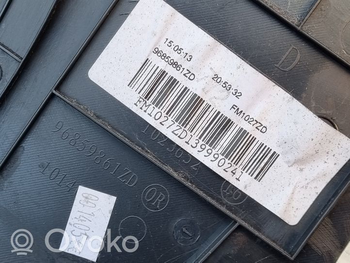 Citroen DS3 Dvidurio galinių vietų šoninis apdailos skydas 96859861ZD