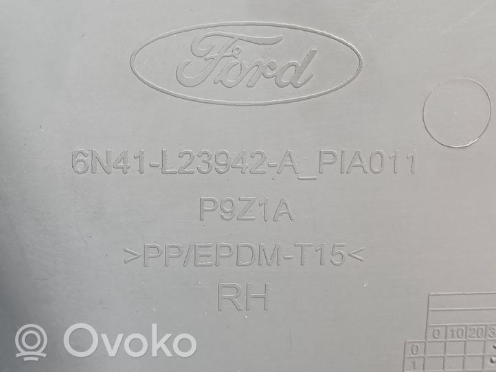 Ford Focus Apmušimas priekinių durų (obšifke) 4M51B23942