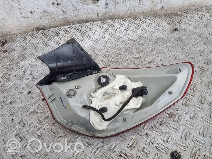 Opel Astra J Lampa tylna 084421971L