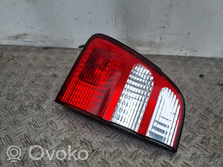 Toyota Land Cruiser (J100) Lampy tylnej klapy bagażnika 6078