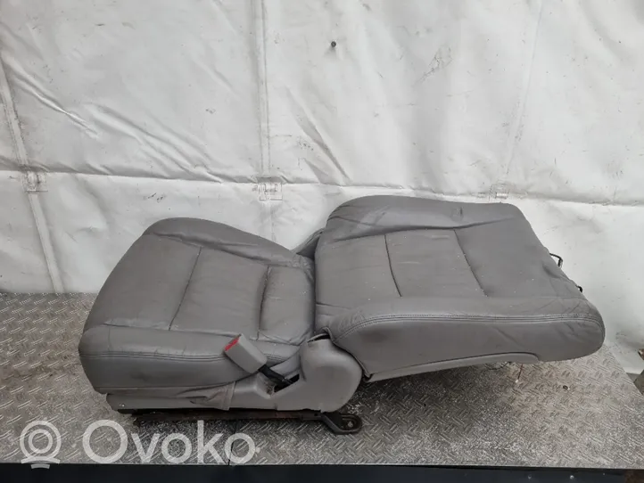 Toyota Land Cruiser (J100) Priekinė vairuotojo sėdynė 8582030510