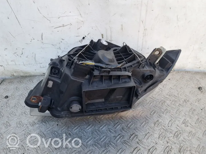 BMW 1 E82 E88 Lampa przednia 7249652