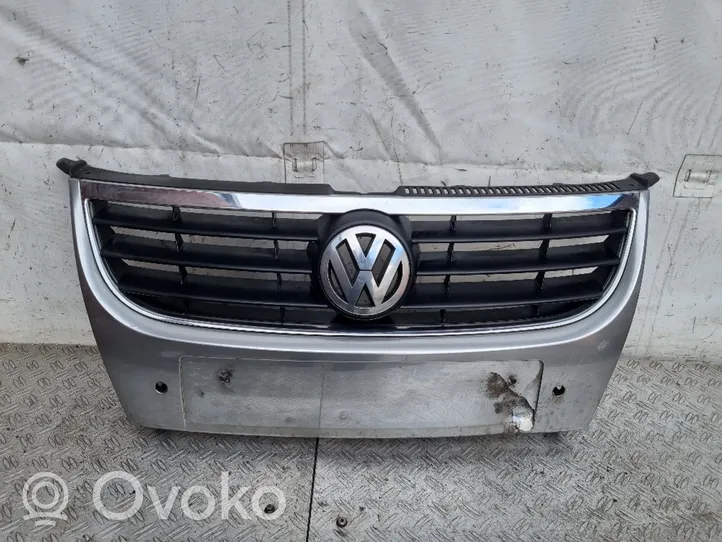 Volkswagen Touran I Etupuskurin ylempi jäähdytinsäleikkö 1T0853651D