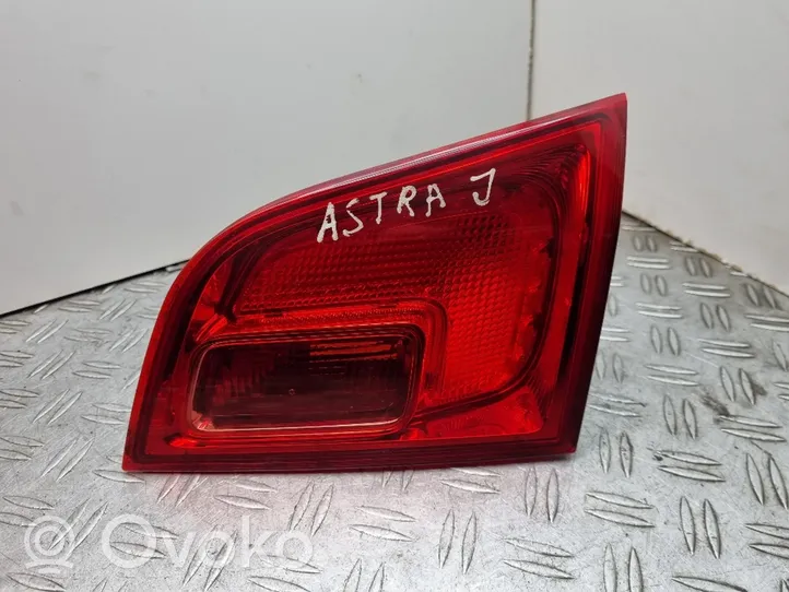 Opel Astra J Luci posteriori del portellone del bagagliaio 13282249