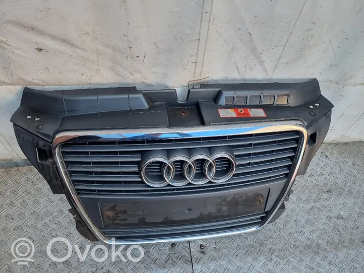 Audi A3 S3 8P Etupuskurin ylempi jäähdytinsäleikkö 8P0853651H