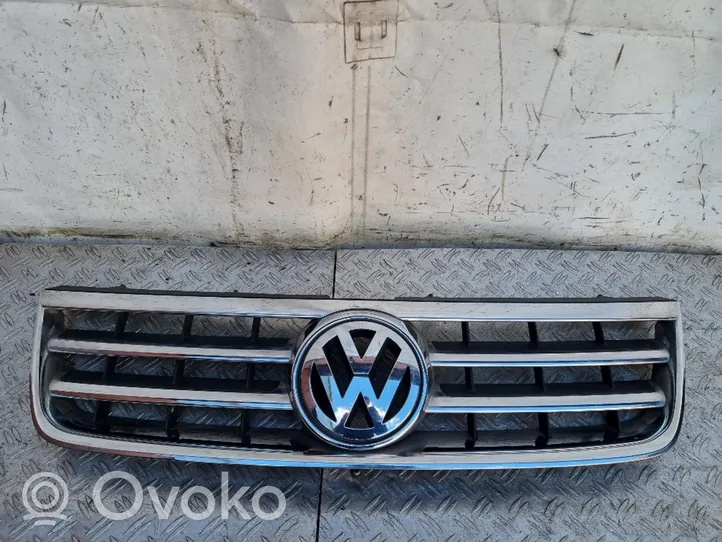 Volkswagen Touareg I Grille calandre supérieure de pare-chocs avant 7L6853651A