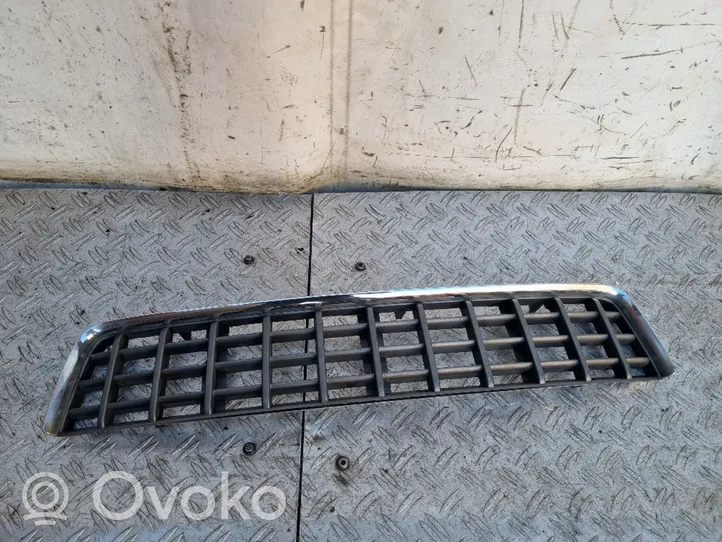 Audi A4 S4 B6 8E 8H Grille inférieure de pare-chocs avant 8H0807647