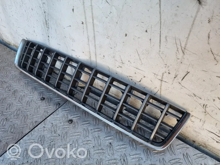 Audi A4 S4 B6 8E 8H Grille inférieure de pare-chocs avant 8H0807647