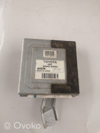 Toyota Land Cruiser (HDJ90) ABS-ohjainlaite/moduuli 8954060060