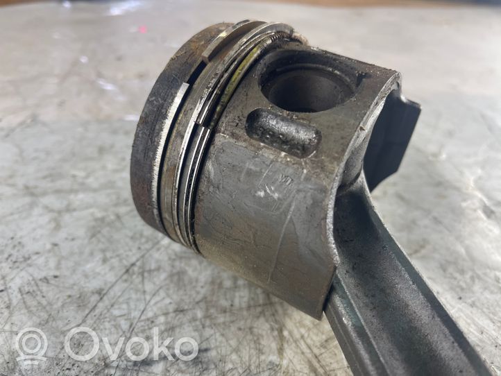 Mercedes-Benz Vito Viano W639 Piston avec bielle 