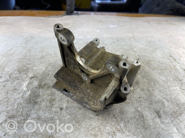 Audi A8 S8 D3 4E Supporto della pompa del carburante 057130147R