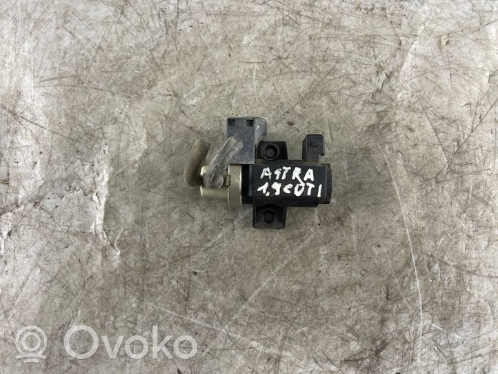 Opel Astra H Zawór podciśnienia / Elektrozawór turbiny 55558101