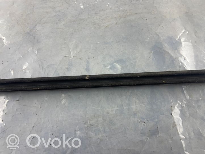 Opel Astra H Joint / vitre de porte arrière 24468024