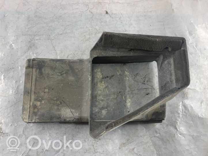 Ford Focus Wlot / Kanał powietrza intercoolera BM518121A