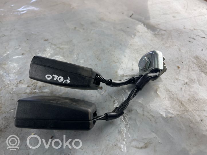 Volkswagen Polo IV 9N3 Boucle de ceinture de sécurité arrière centrale 6Q0857488E