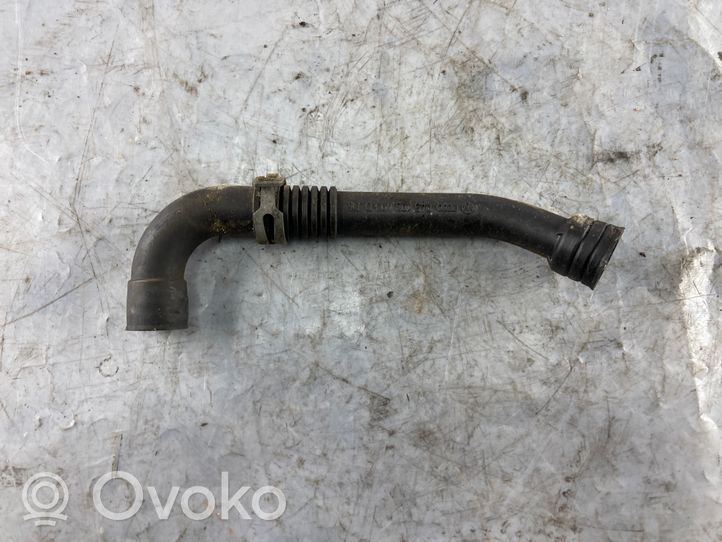 Volkswagen Polo IV 9N3 Sfiato/tubo di sfiato/tubo flessibile 045103493