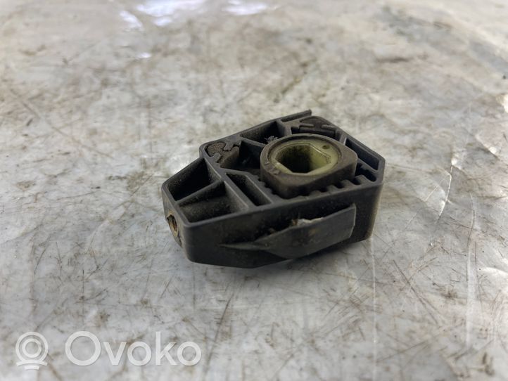 Volkswagen Polo IV 9N3 Fixation de radiateur 