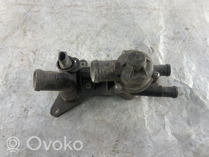 Volkswagen Polo III 6N 6N2 6NF Termostaatin kotelo 03C121111B