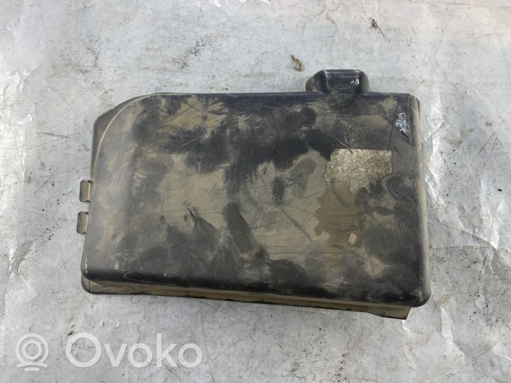 Volkswagen Polo IV 9N3 Coperchio/tappo della scatola vassoio della batteria 6Q0915429B