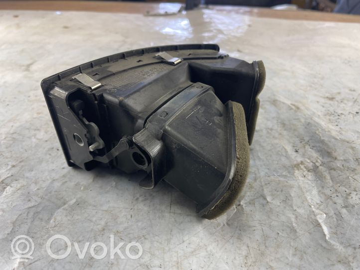 Volkswagen Polo IV 9N3 Kojelaudan sivutuuletussuuttimen kehys 6Q081970401C