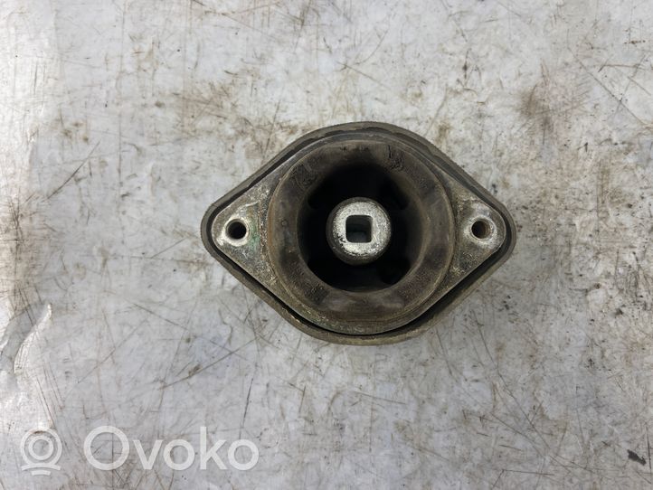 Audi A6 S6 C5 4B Supporto della scatola del cambio 8D0399151J