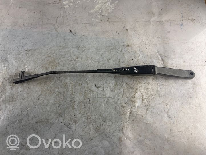 Ford Focus Ramię wycieraczki szyby przedniej / czołowej 4m5117526ab