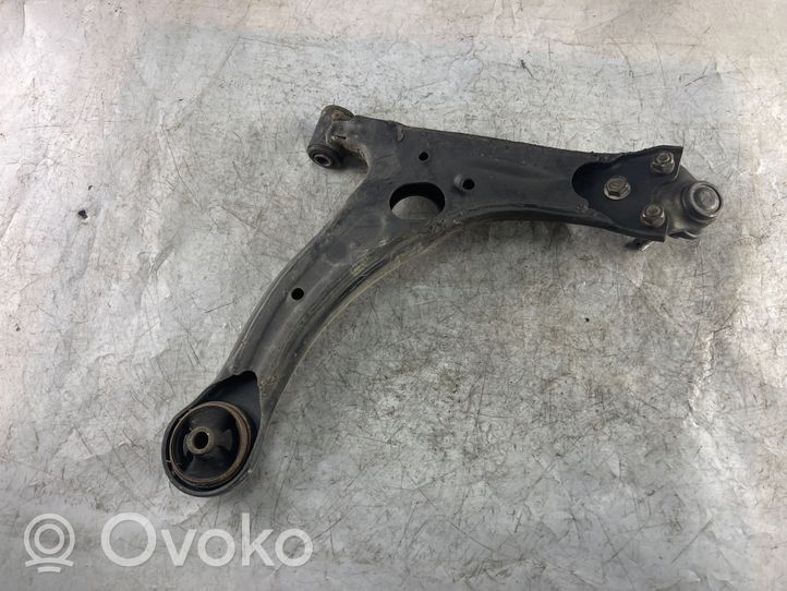 Toyota Corolla E120 E130 Fourchette, bras de suspension inférieur avant 