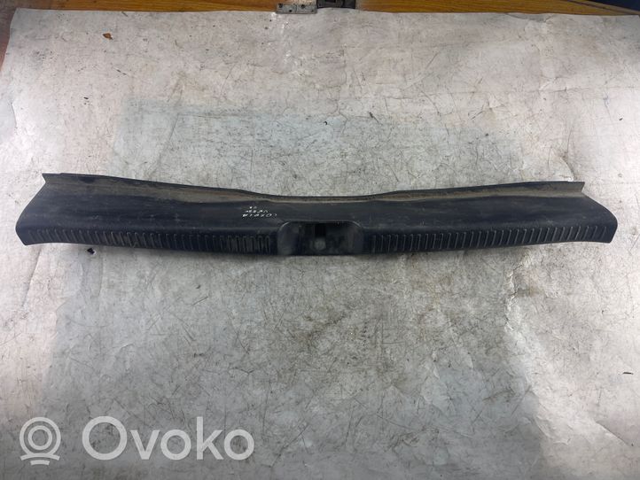 Toyota Corolla Verso E121 Osłona pasa bagażnika 6471613150