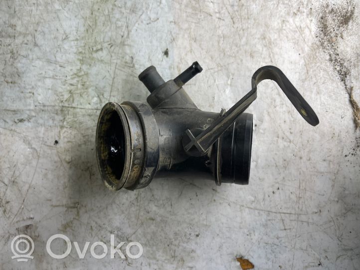 Volkswagen PASSAT B5 Tube d'admission d'air 058133356d