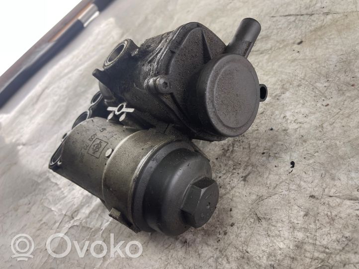 Volvo V70 Supporto di montaggio del filtro dell’olio 08642839