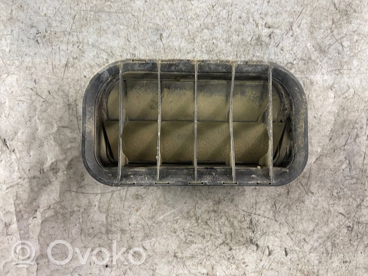 Volkswagen PASSAT B5.5 Quarter panel pressure vent 4a0819181