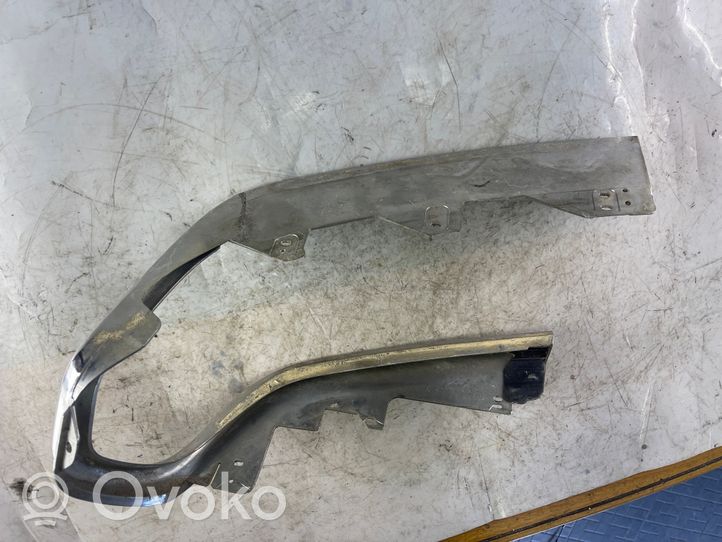 Mitsubishi Pajero Sport I Rivestimento sotto il faro/fanale 10087415