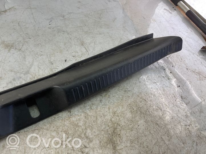 Toyota Corolla Verso E121 Rivestimento di protezione sottoporta del bagagliaio/baule 6471613150