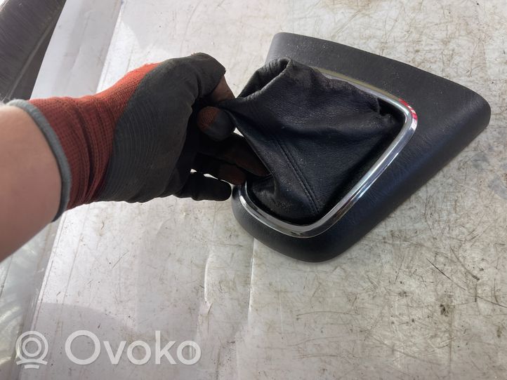 Toyota Corolla Verso E121 Rivestimento in pelle/manopola della leva del cambio 5884313020