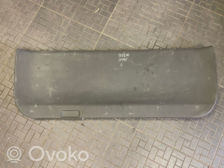 Mitsubishi Pajero Sport I Verkleidung Abdeckung Heckklappe Kofferraumdeckel Mr227524