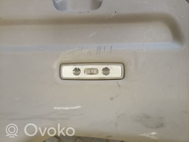 Mitsubishi Grandis Takaluukun alaosan verhoilu MR576115