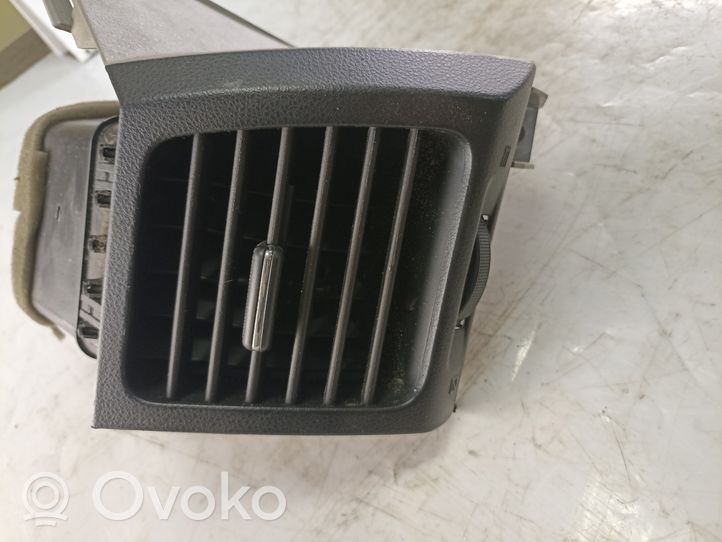 Mitsubishi Grandis Moldura protectora de la rejilla de ventilación lateral del panel GN71104660