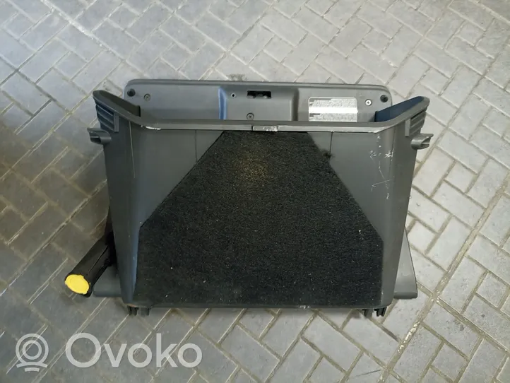 Toyota Corolla Verso AR10 Крышка ящика для вещей (бардачка) 555510F010