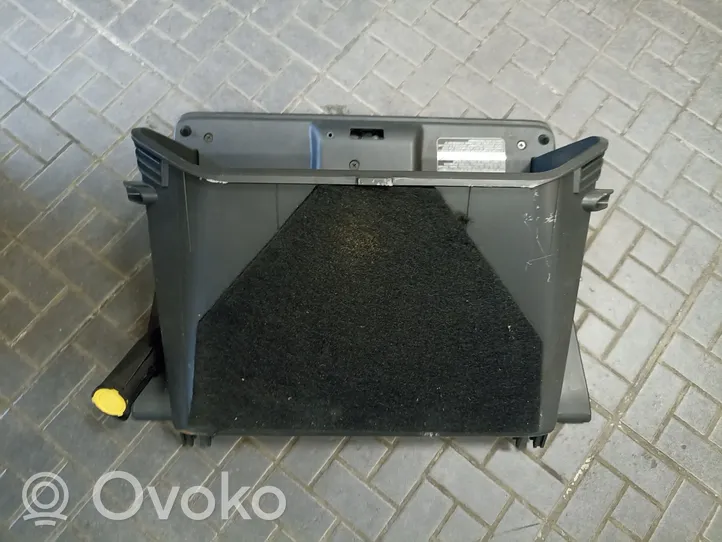 Toyota Corolla Verso AR10 Mantu nodalījuma pārsegs - vāks 555510F010