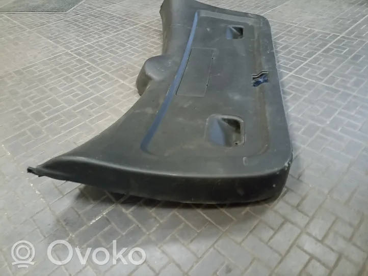 Toyota Corolla Verso AR10 Garniture de couvercle de coffre arriere hayon 677660F010