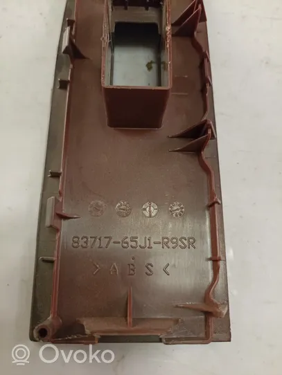 Suzuki Grand Vitara II Etuoven ikkunan kytkimen kehys 8371765J1R9SR