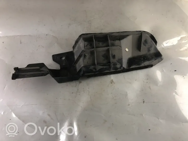 Toyota Auris 150 Supporto di montaggio del parafango 5382602020