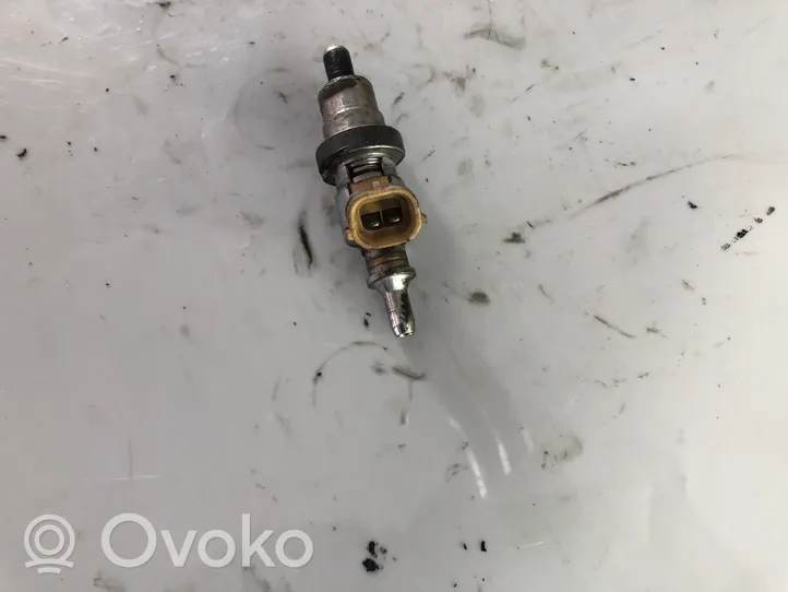 Toyota Auris 150 Injecteur de carburant 2371026010