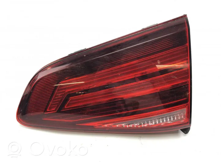 Volkswagen Golf VII Lampy tylnej klapy bagażnika L90124375