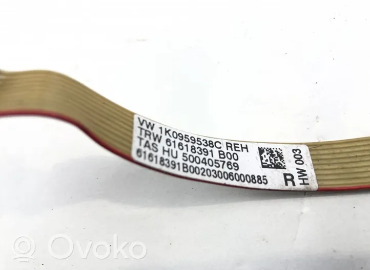 Volkswagen PASSAT B6 Кнопки рулевого колеса 61618390B00